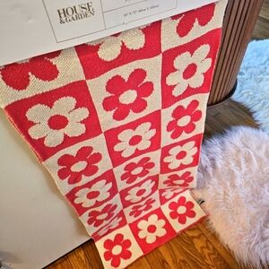 House & Garden Pink and White Floral runner for table